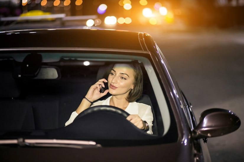 business-woman-with-phone-car_1303-3823