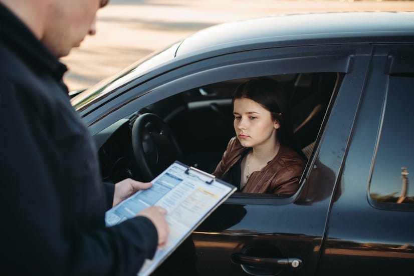 policeman-uniform-writes-fine-female-driver_266732-10865