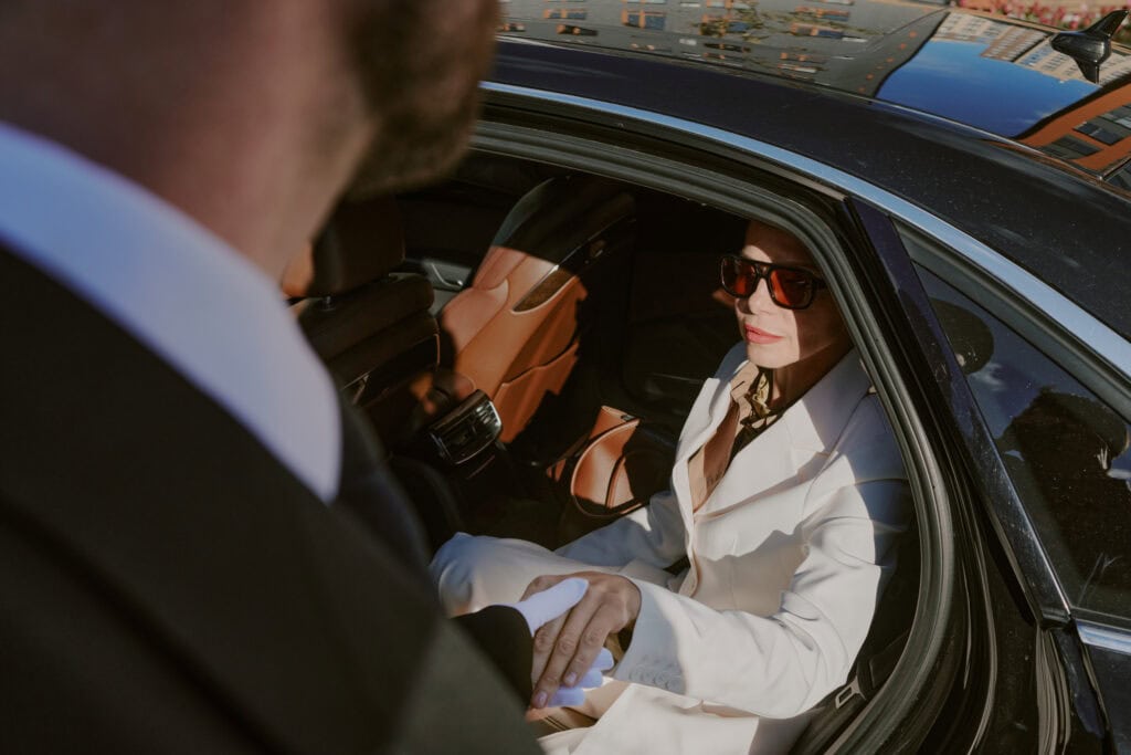 Chauffeur service, luxury transportation, professional driver, Mak Louren.