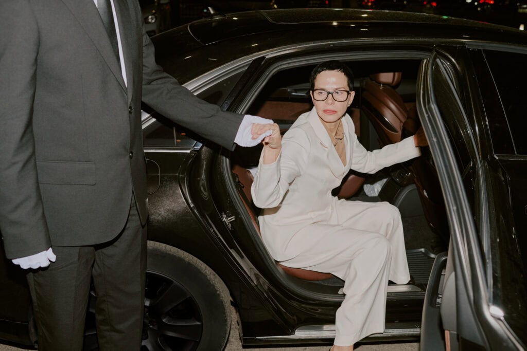 Luxury chauffeur service at Mak Louren.